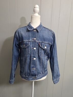 Levis Premium Denim Ex Boyfriend Trucker Jacket Size M